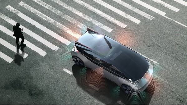<i style='color:red'>沃尔沃</i>利用声音和灯光与行人交流提升自动驾驶安全性